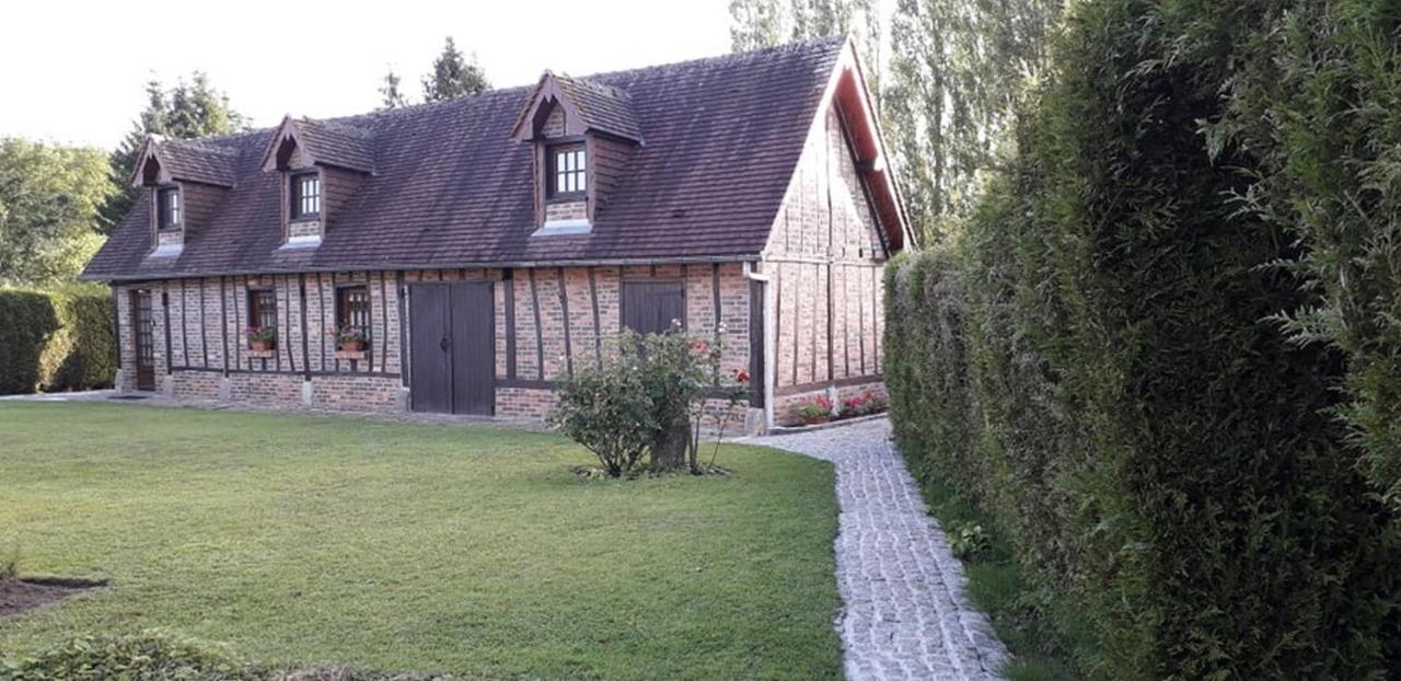 Le Petit Gite De La Varenne Saint-Hellier Eksteriør billede