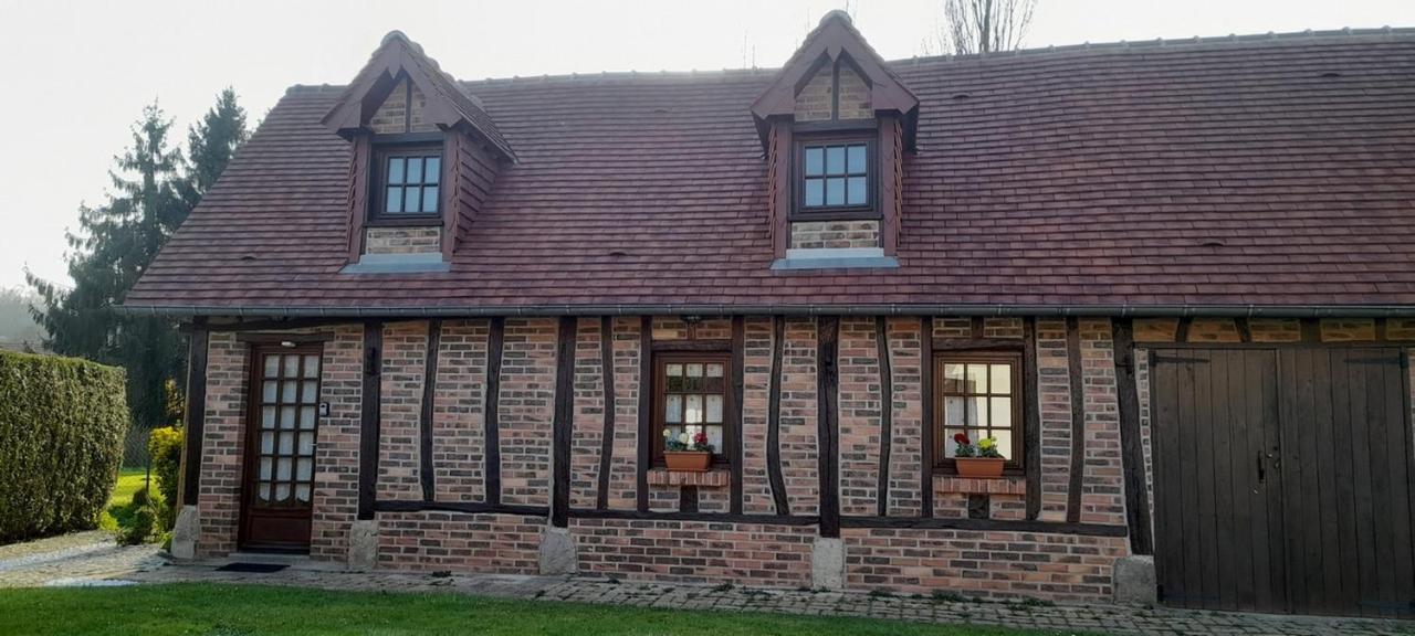Le Petit Gite De La Varenne Saint-Hellier Eksteriør billede